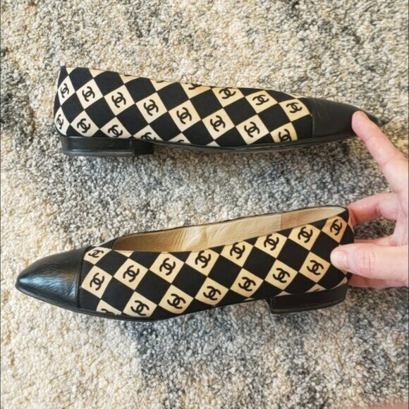 Super RARE CHANEL Vintage Flats Interlocking CCs All Over - Picture 1 of 15